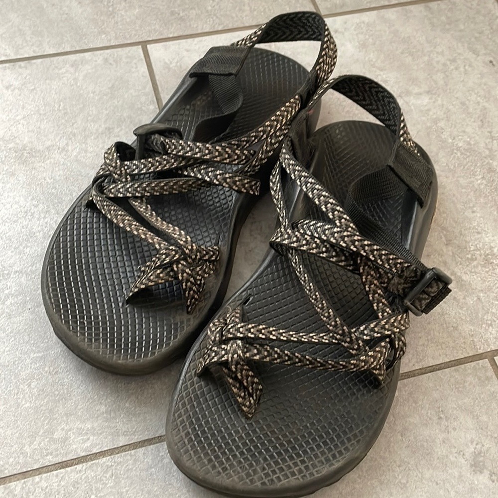 Chacos size 8W